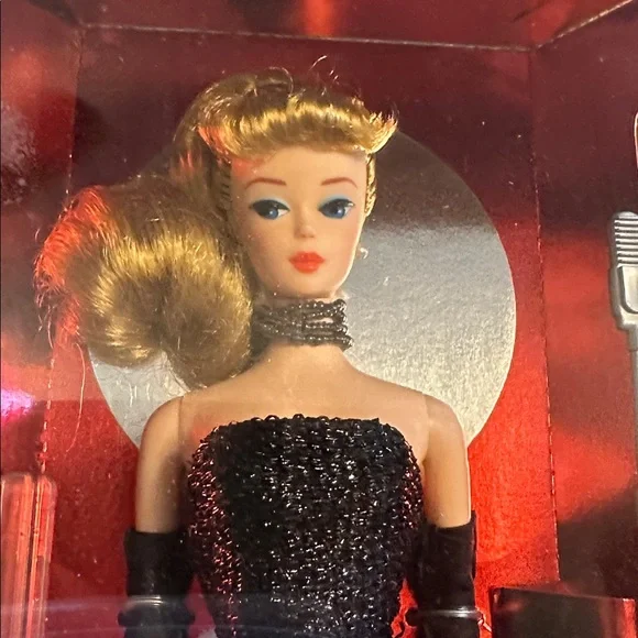 Barbie Solo in Spotlight Red Box - Picture 5 of 5